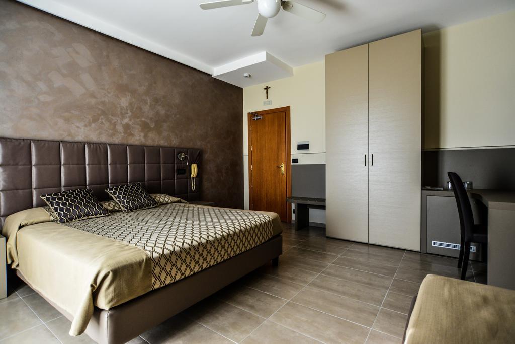 טוסקולנו מדרנו Hotel Sorriso מראה חיצוני תמונה