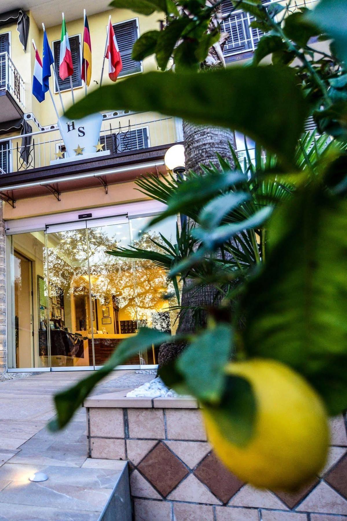 טוסקולנו מדרנו Hotel Sorriso מראה חיצוני תמונה