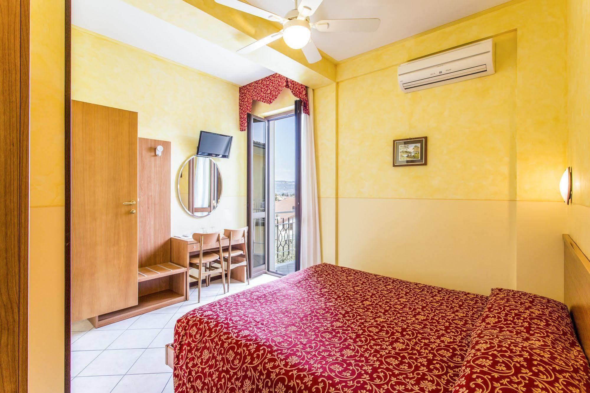 טוסקולנו מדרנו Hotel Sorriso מראה חיצוני תמונה