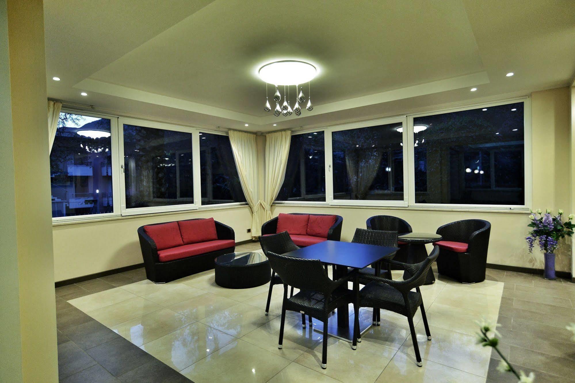 טוסקולנו מדרנו Hotel Sorriso מראה חיצוני תמונה