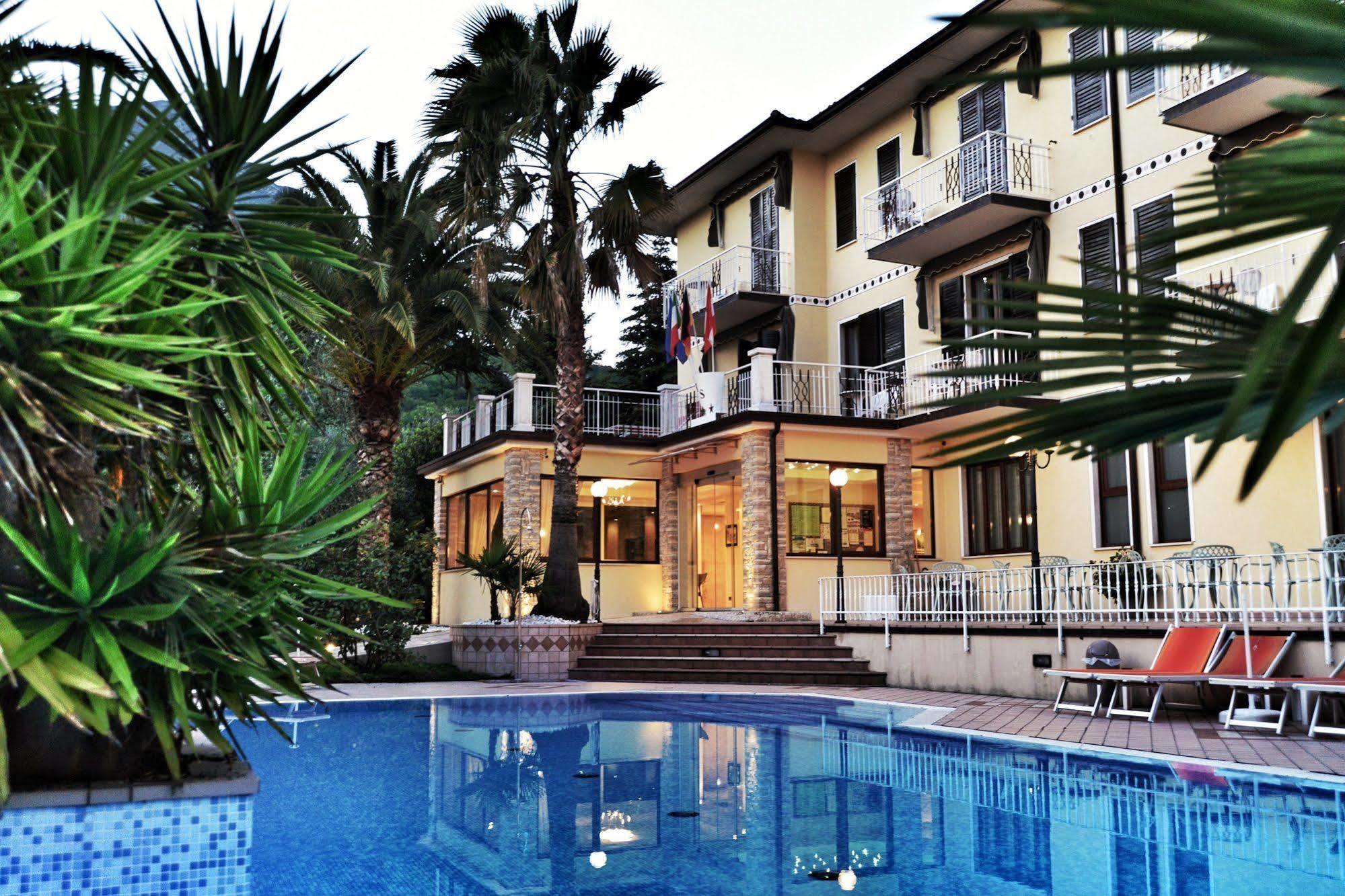 טוסקולנו מדרנו Hotel Sorriso מראה חיצוני תמונה