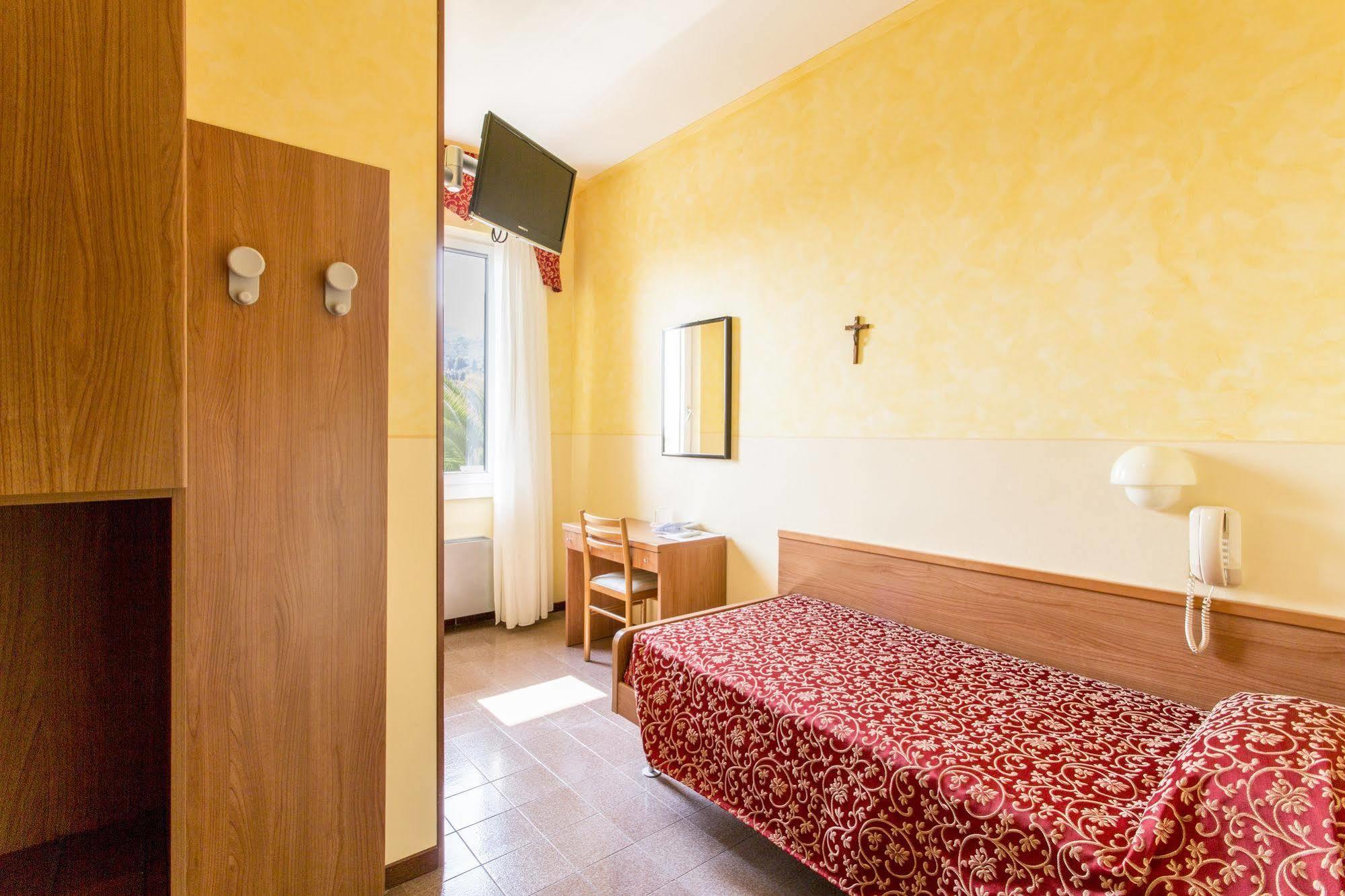 טוסקולנו מדרנו Hotel Sorriso מראה חיצוני תמונה