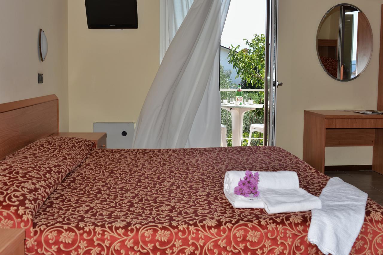 טוסקולנו מדרנו Hotel Sorriso מראה חיצוני תמונה